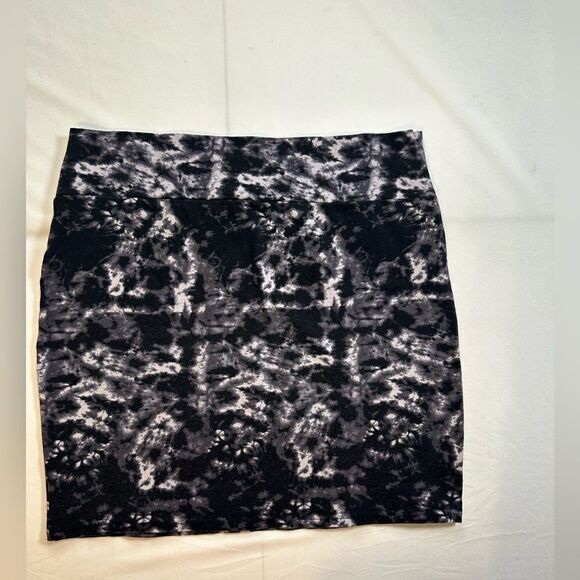 EUC Cotton On Women’s Black/White Pencil Bodycon Mini Skirt Embellished -Size XL - Picture 3 of 4